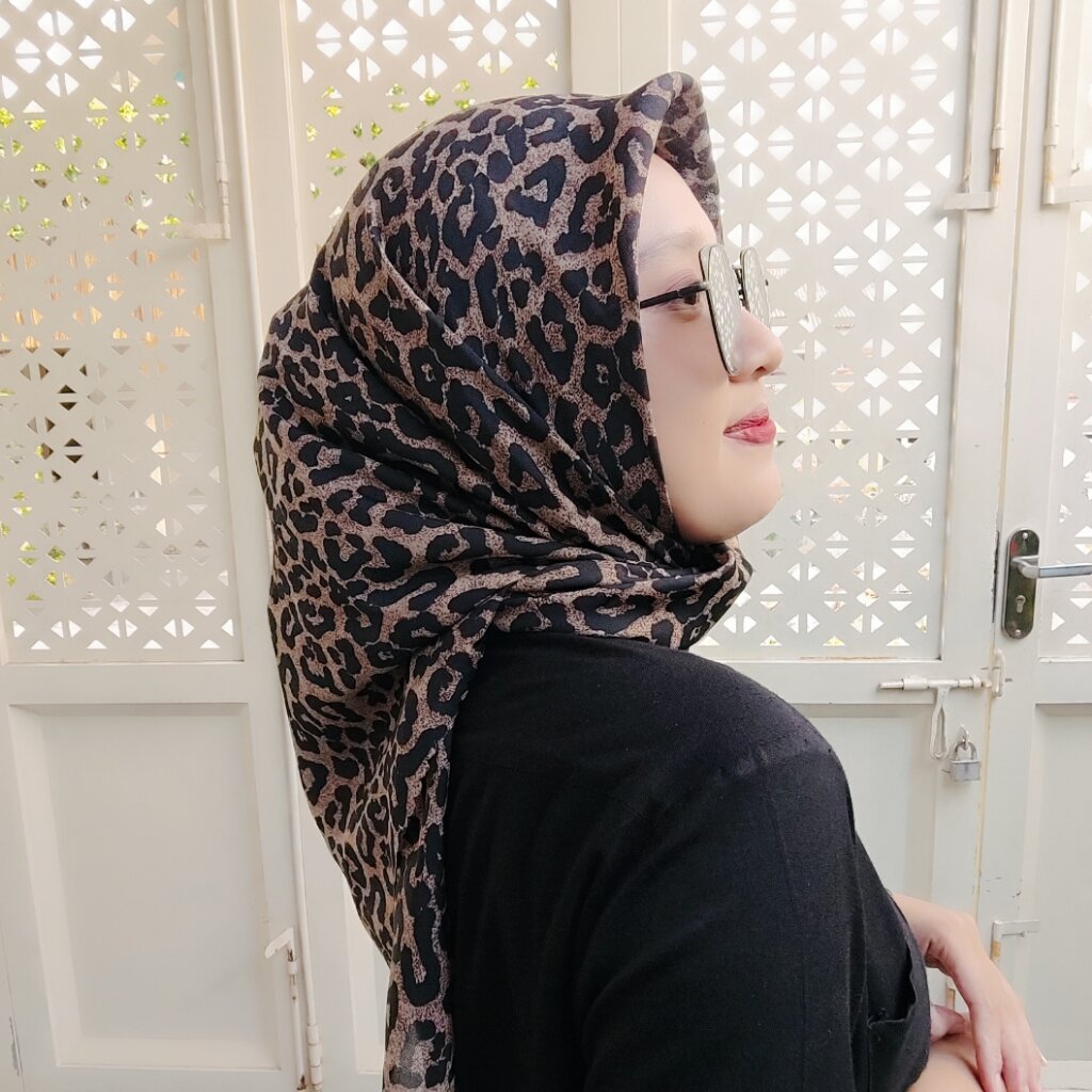 hijab motif lv