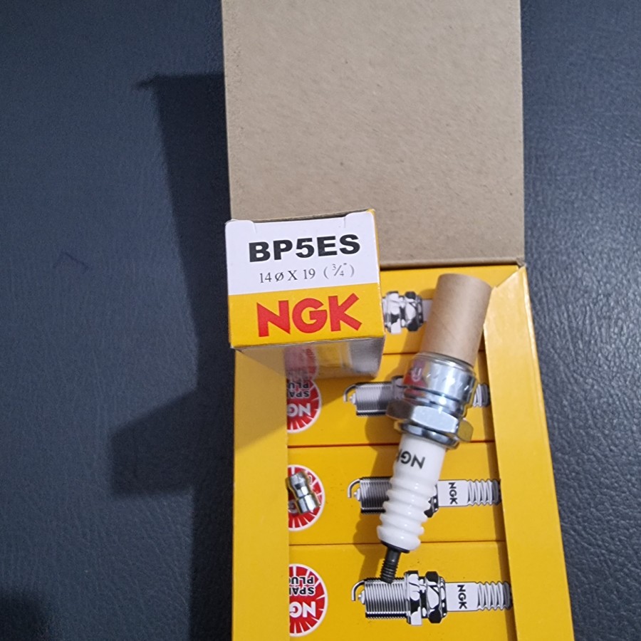 Busi NGK BP5ES Satria 2T Satria R Ninja R RR Fizr Untuk Semua Motor 2 Tak Pnp Toyota Kijang Harga  10,900 Ringgit*Penghantaran Percuma