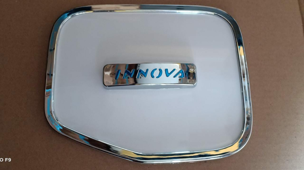 CE1-HYB- IN16THB TANK COVER TOYOTA INNOVA 16 UP TANK COVER INNOVA REBORN TUTUP BENSIN TOYOTA INNOVA TUTUP BENSIN INNOVA 16 KEATAS TUTUP TANGKI TOYOTA INNOVA REBORN TUTUP TANGKI INNOVA REBORN TUTUP TANGKI BENSIN TOYOTA ALL NEW INNOVA HYBRID PUTIH LOGO BIRU Harga 40,000 Ringgit*Penghantaran Percuma