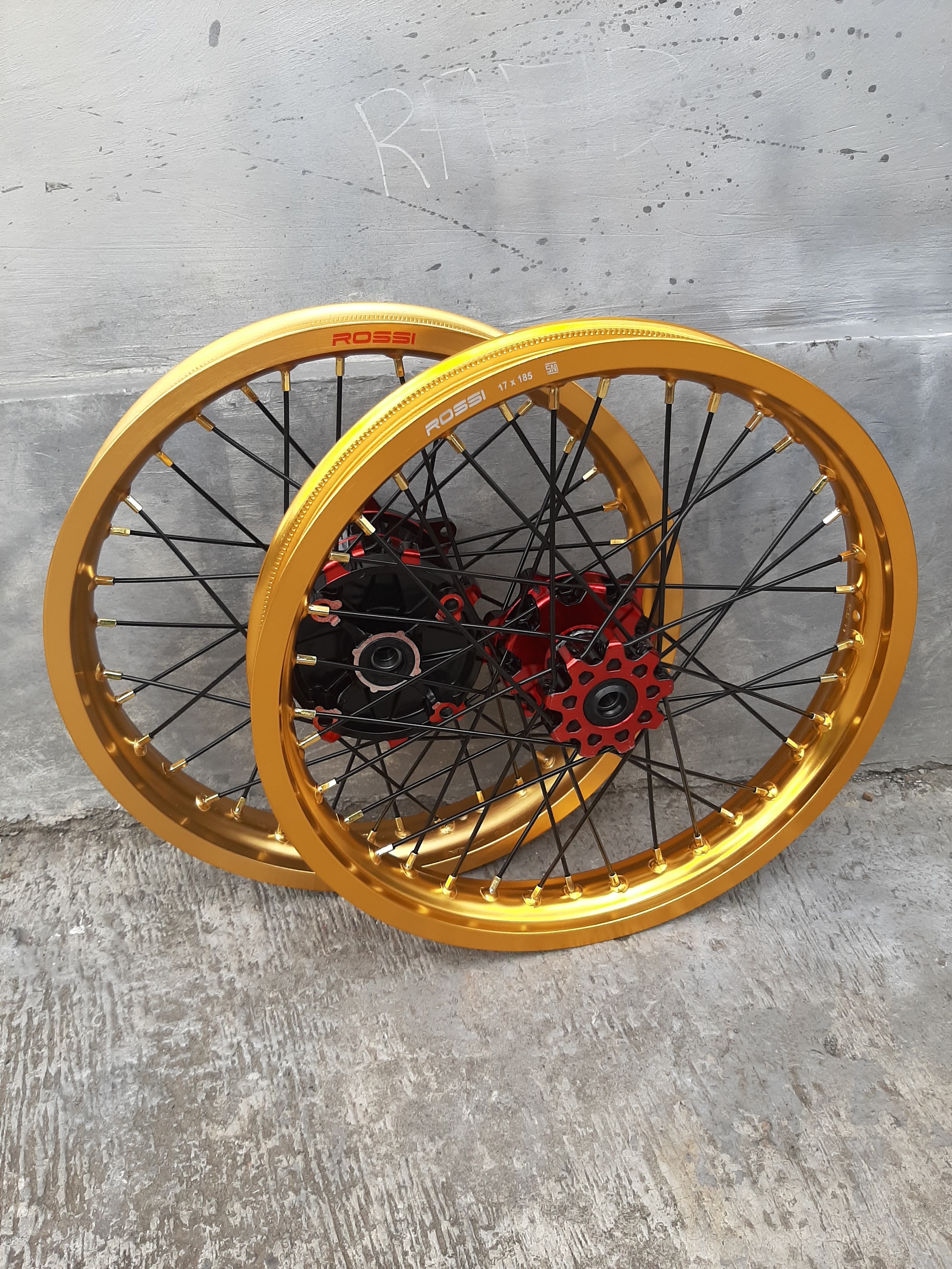 Velg Set CRF Semi Cacing Ukur 185/215 Velk Rossi Ring 17 Surex CRF Harga 1,450,000 Ringgit*Penghantaran Percuma