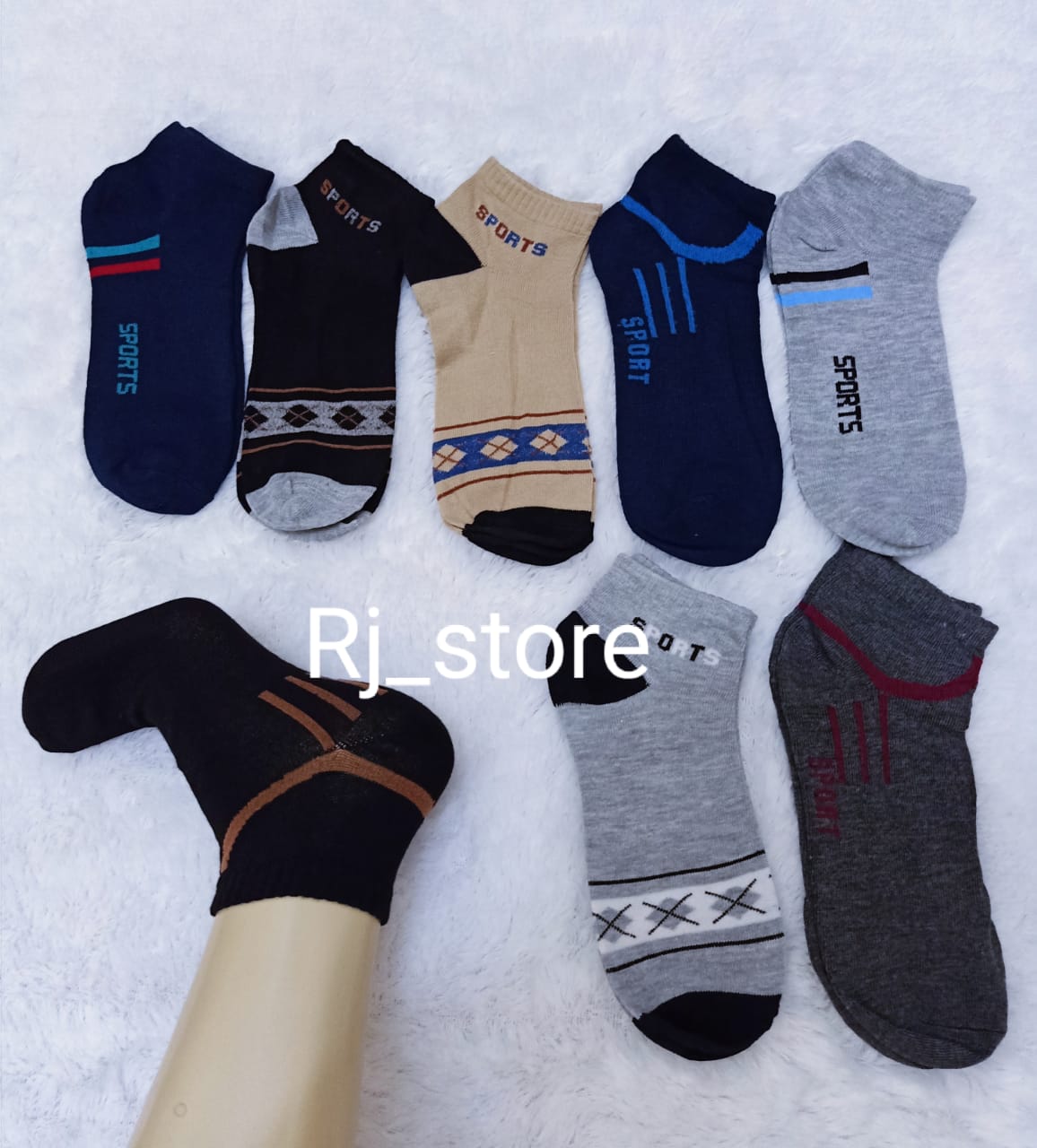 6 Pairs of Ankle Sports Socks/Short Socks Contents 6 Pairs and 3 Pairs Harga 15,000 rupiah*Gratis Ongkir