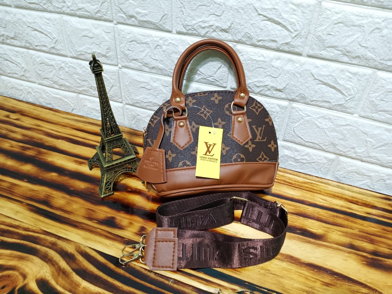 LV Alma BB brand new bag! Louis Vuitton! With receipt,original box and paper  bag Like new Harga 14 juta