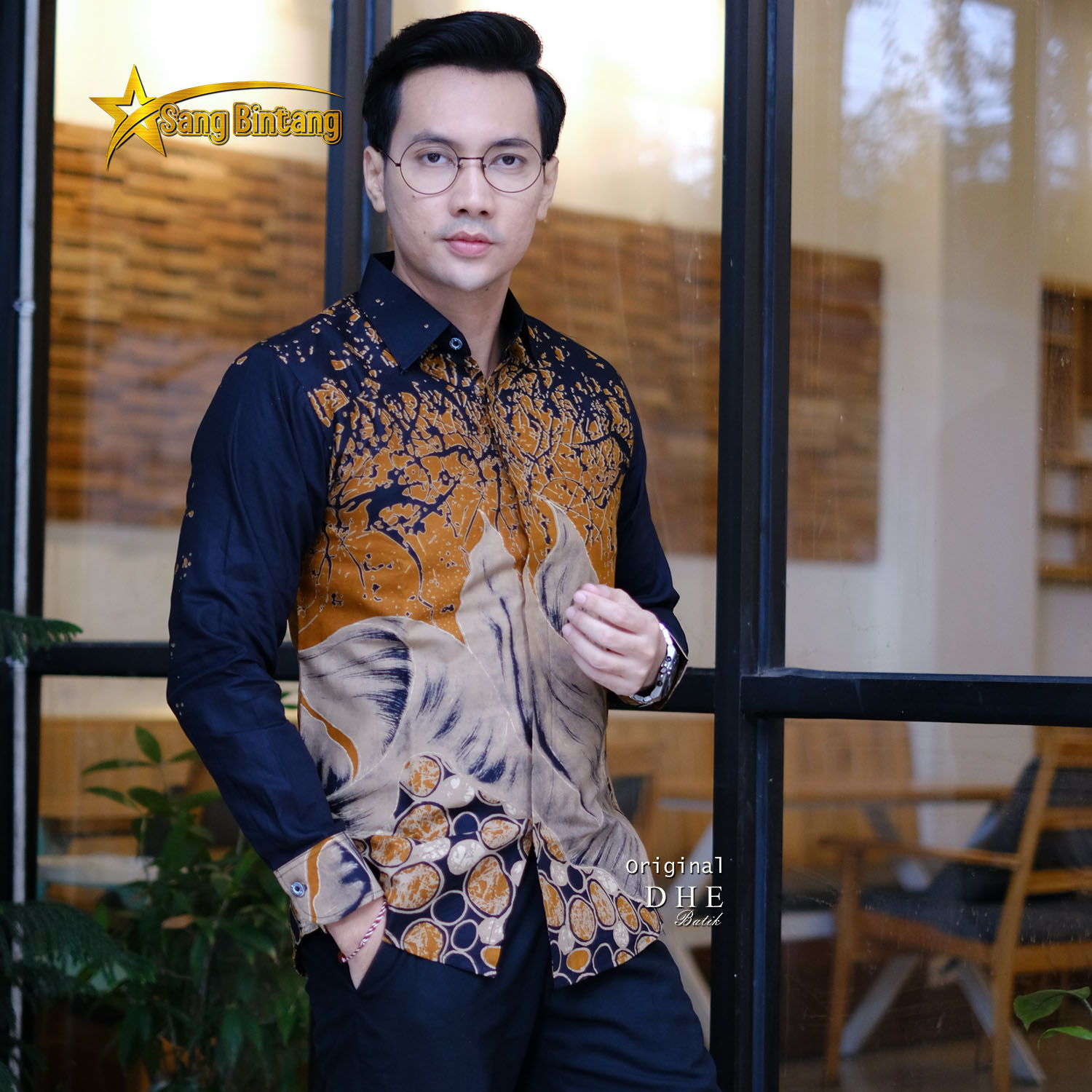 Batik Sang Bintang. Kemeja Batik Pria Lengan Panjang Slimfit Lapis Furing  Motif Watu Hitam Coklat - Merek Tidak Ada Merk Harga 199,000 rupiah*Gratis Ongkir