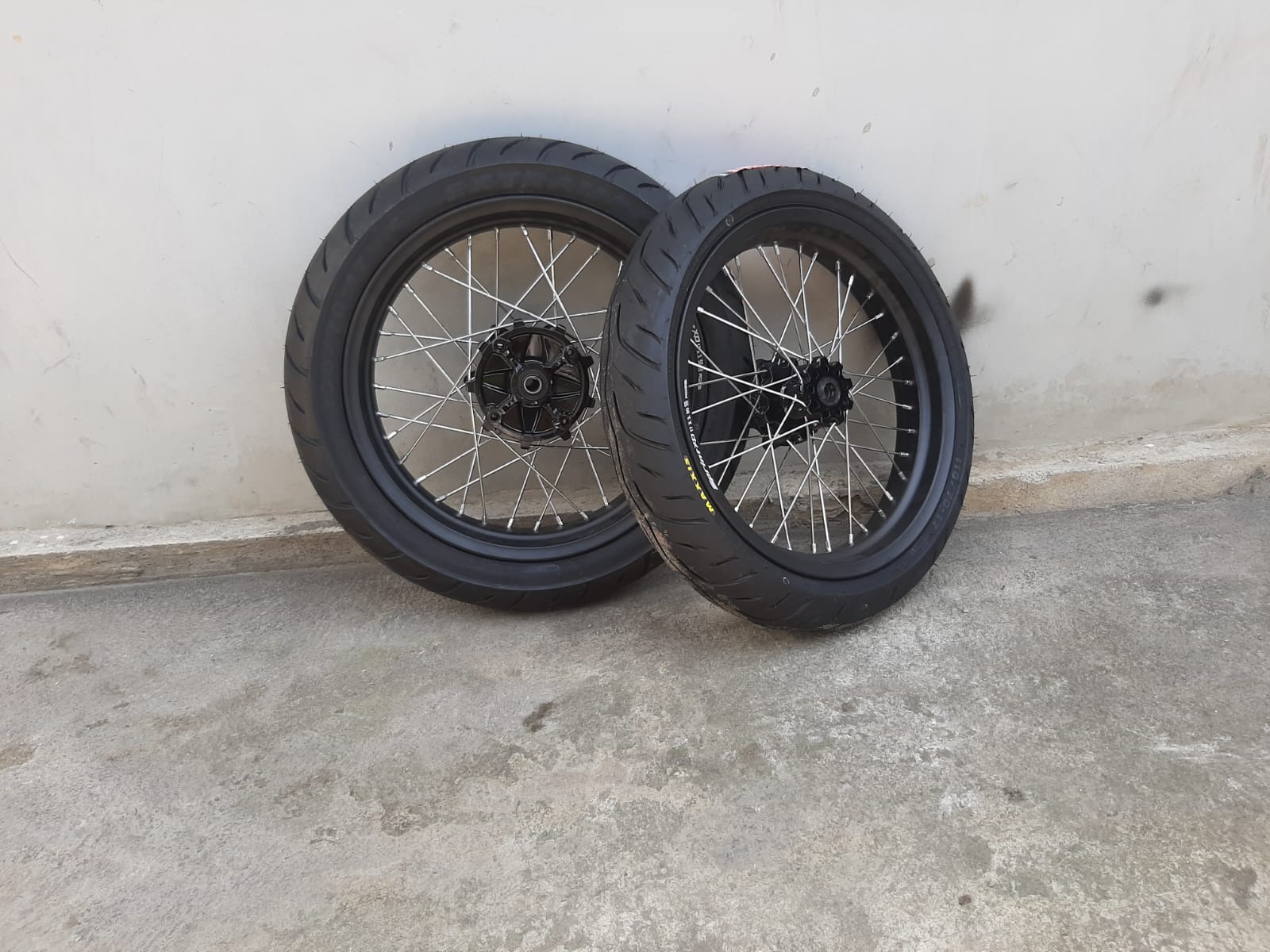 Wheelset Supermoto Honda CRF 150 L RIng 17 Roda Set Supermoto CRF150L Ban Maxxis Baru Harga 2,985,000 rupiah*Gratis Ongkir