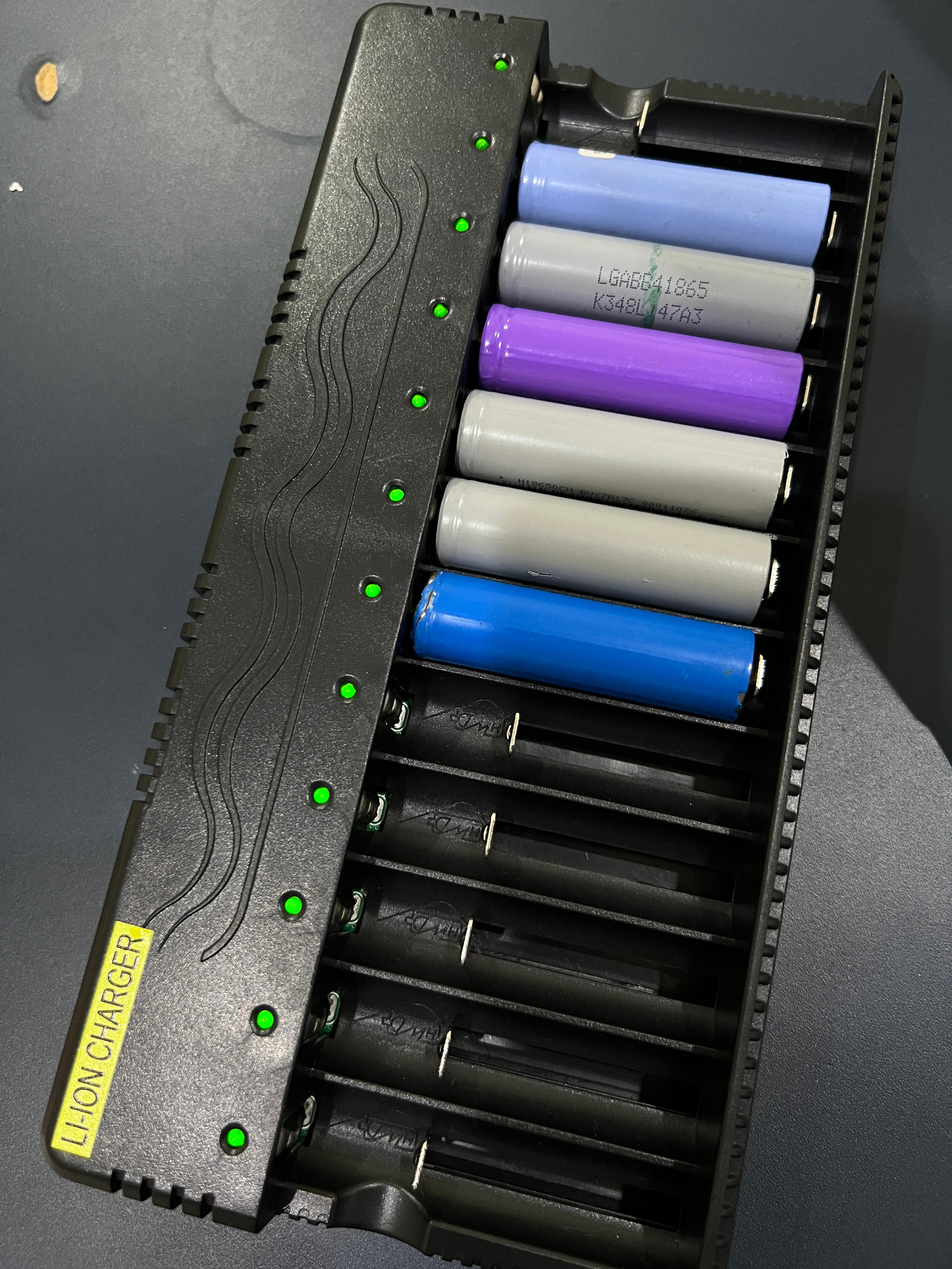 Charger Baterai Slot Universal Nitecore I4 Untuk Makita 18V