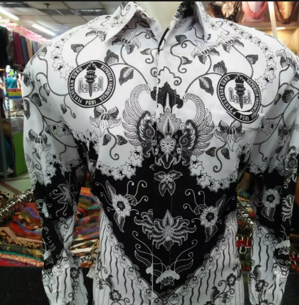 Baju Batik PGRI pria/Baju Batik PGRI Wanita/Baju Batik PGRI murah/Kemeja Batik PGRI Pria/Baju Batik Guru Harga 145,000 rupiah*Gratis Ongkir
