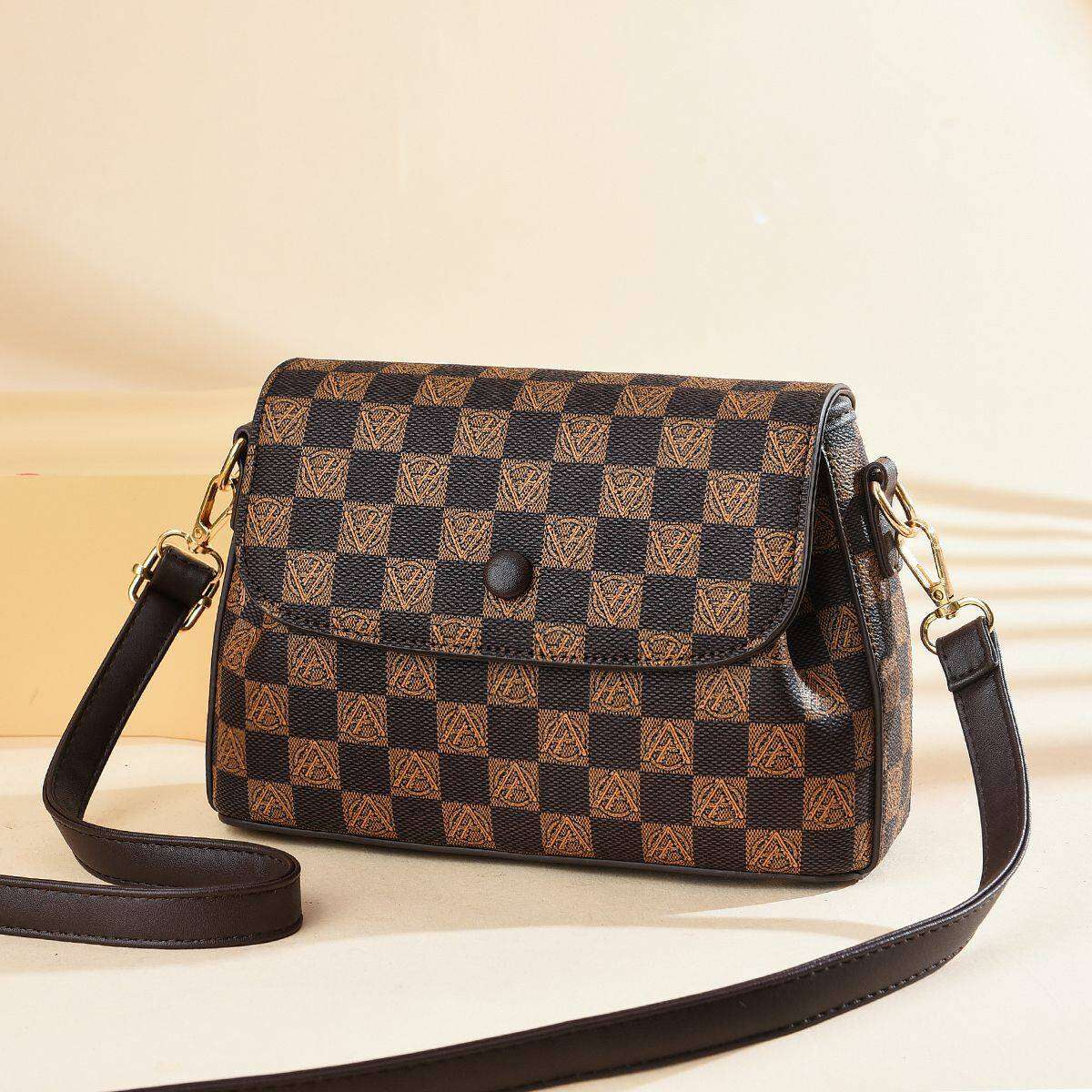 Daftar harga Tas Selempang Louis Vuitton Bulan Oktober 2023