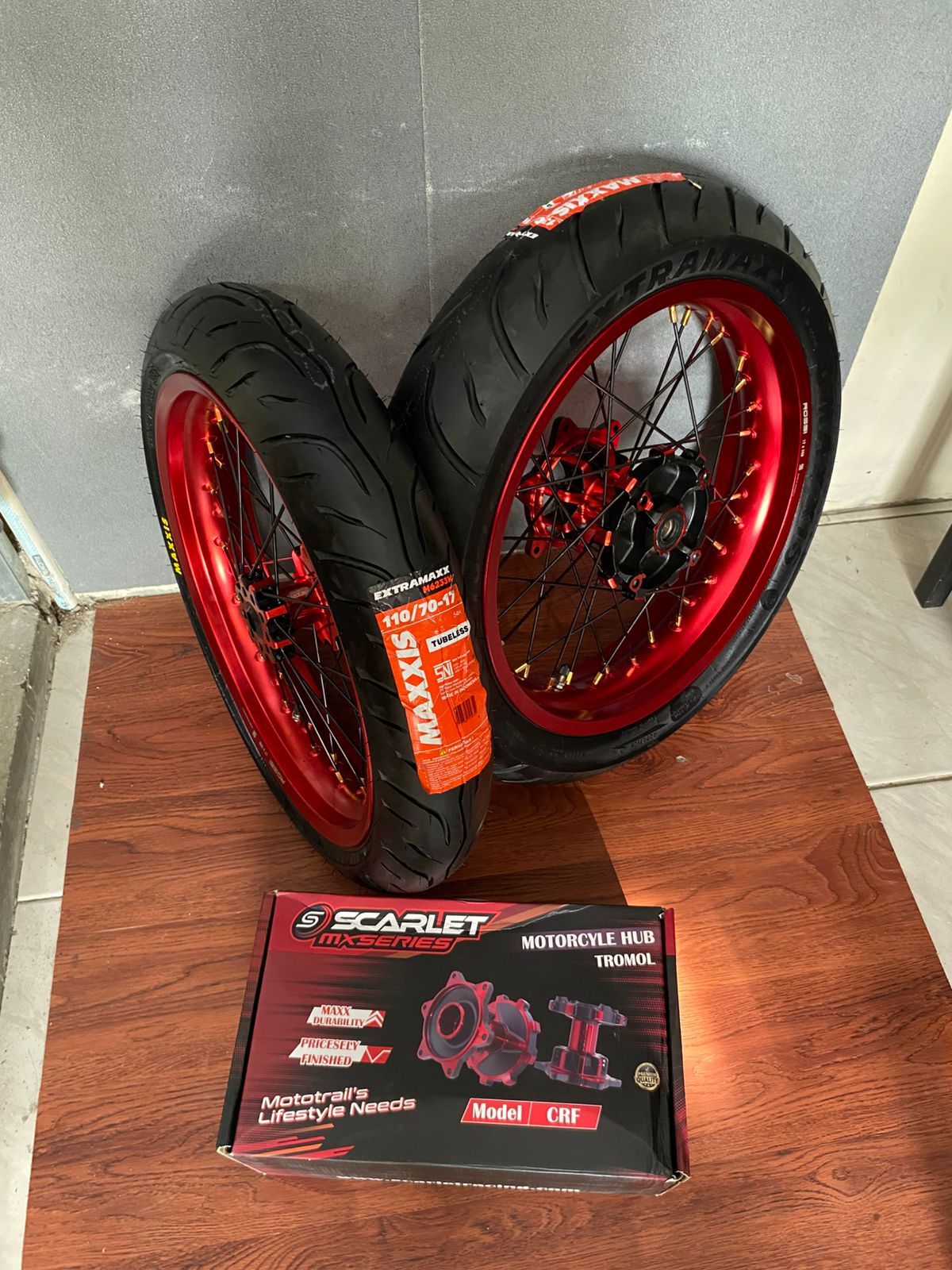 Supermoto Crf Wheel Package Rossi 300/350 Rims Scarlet Tromol Tires Maxxis 110 & 130 Ring 17 Harga 3,780,000 rupiah*Gratis Ongkir