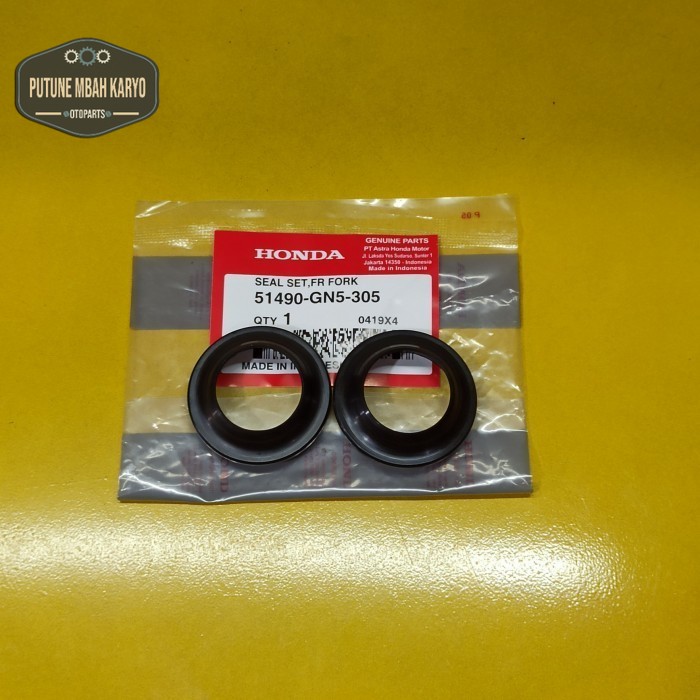 Seal Tutup Abu Sil Debu Shock Honda Vario Beat Fi Scoopy Spacy GN5 Harga 8,084 rupiah*Gratis Ongkir