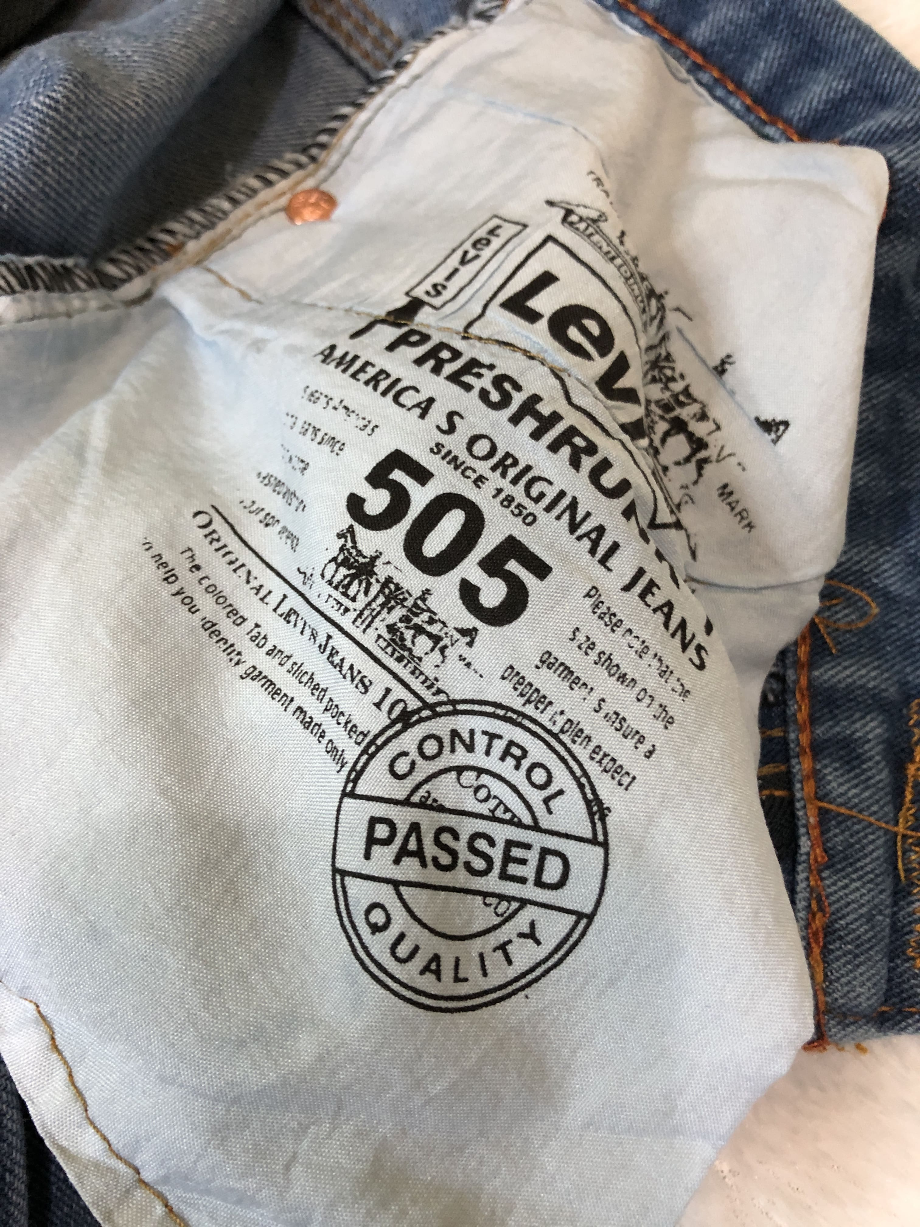 JEANS LEVIS/CELANA JEANS LEVIS HITAM 