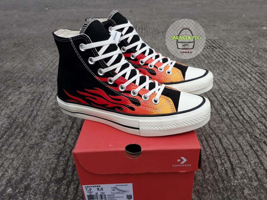 sepatu converse flame