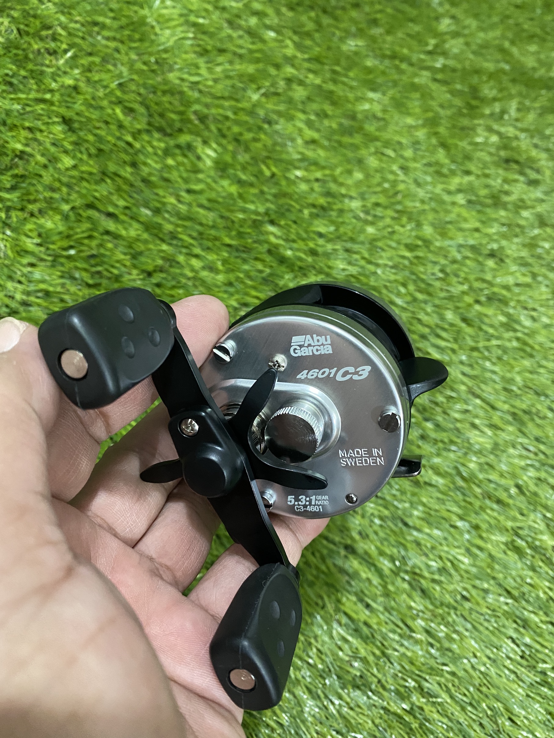 abu garcia ambassadeur 4601c3 C4 Baitcast Reels Round, Left Hand Carbon Matrix drag system gives smooth drag performance ABU Garcia Ambassadeur Classic 4601C3