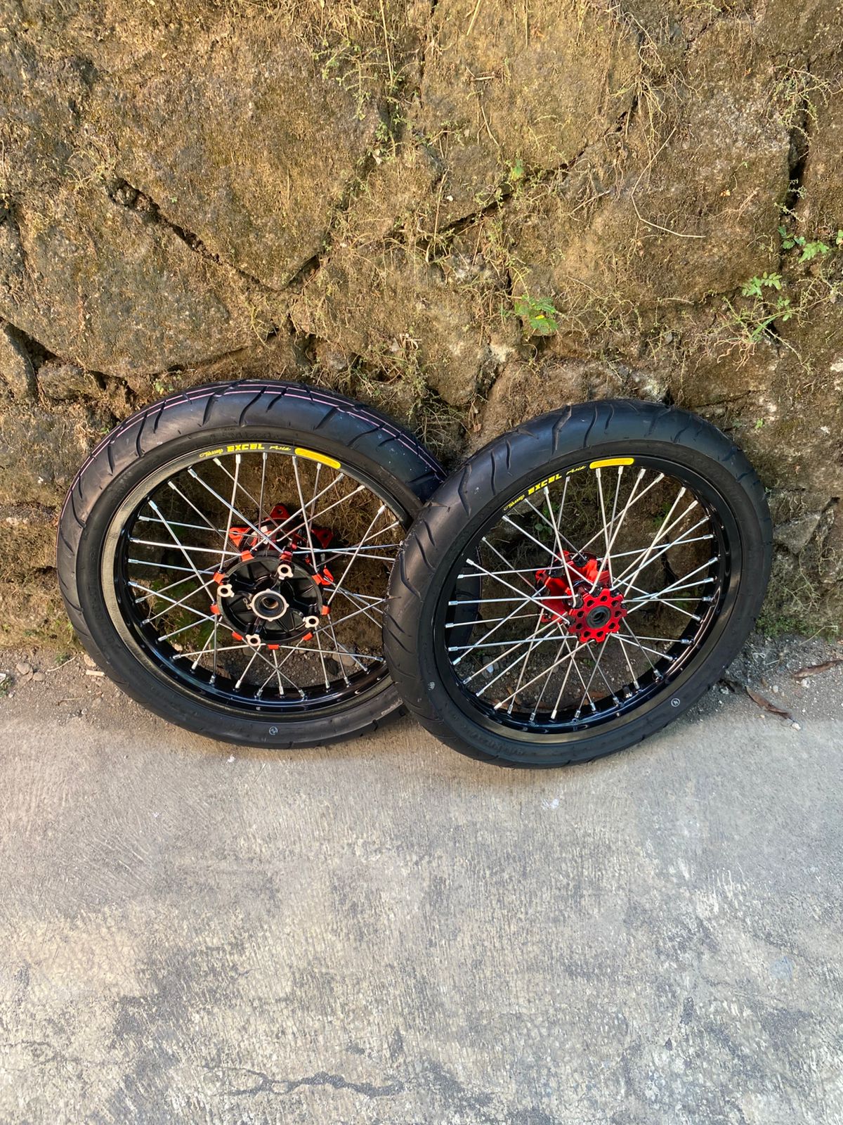 Velg Semi Cacing CRF 160/185 Ban Mizzle Baru Ring 17 Custome Takasago Excel Asia Harga 2,015,000 rupiah*Gratis Ongkir