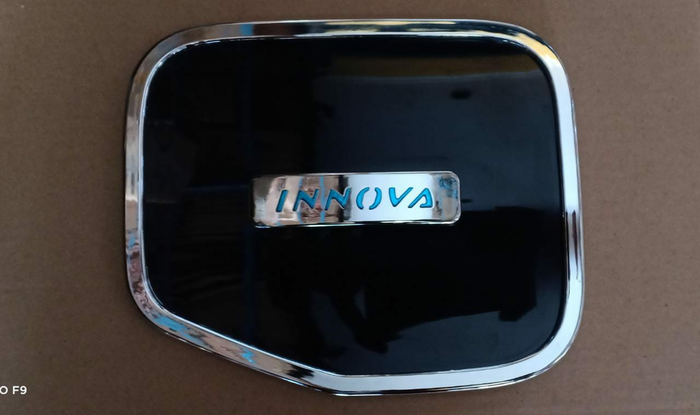 CE1-HYB- AZ16VPB TANK COVER TOYOTA INNOVA 16 UP TANK COVER INNOVA REBORN TUTUP BENSIN TOYOTA INNOVA TUTUP BENSIN INNOVA 16 KEATAS TUTUP TANGKI TOYOTA INNOVA REBORN TUTUP TANGKI INNOVA REBORN TUTUP TANGKI BENSIN TOYOTA ALL NEW INNOVA HYBRID HITAM LOGO BIRU Harga 40,000 rupiah*Gratis Ongkir