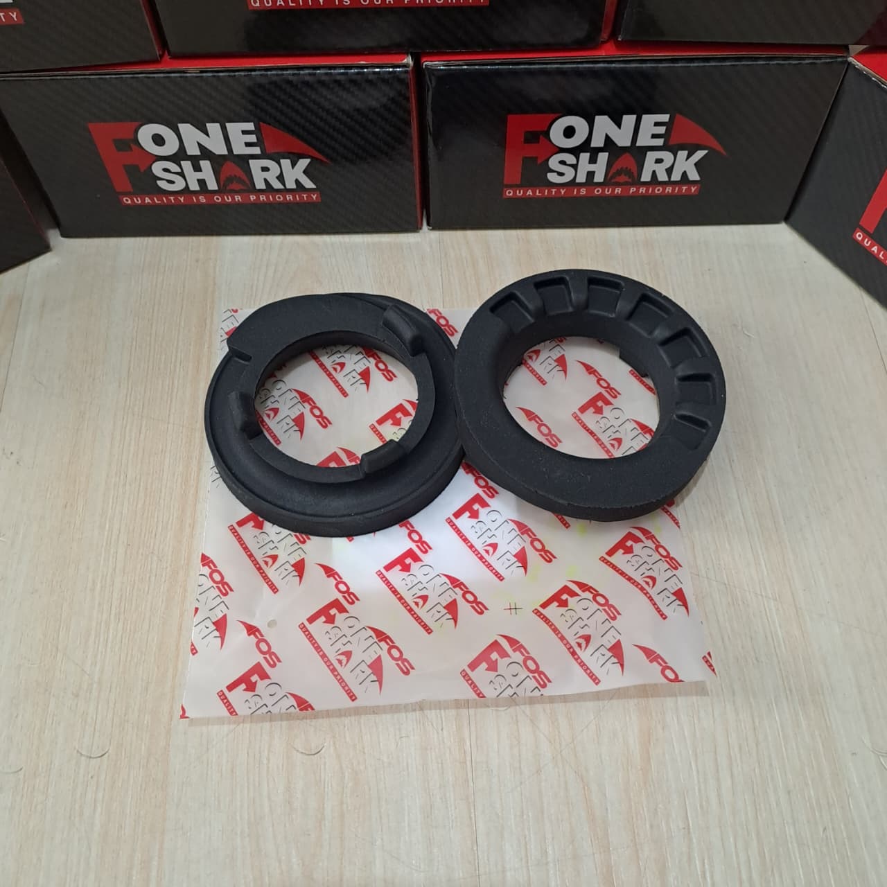 F-one shark FOS rubber placemat per/rubber pad per rear top Toyota Yaris bun Lele 2006-on/vios/Etios original Harga 75,000 Ringgit*Penghantaran Percuma