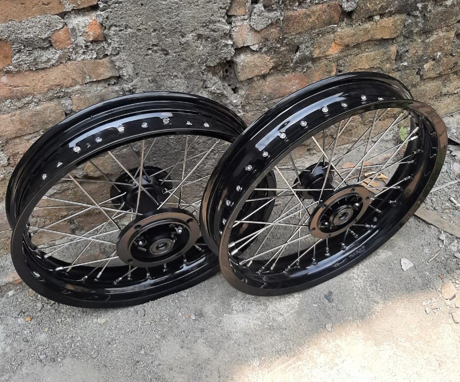 VELG SET SUPERMOTO KLX DTRACKER TANPA BAN HITAM GLOSY Harga 1,375,000 Ringgit*Penghantaran Percuma