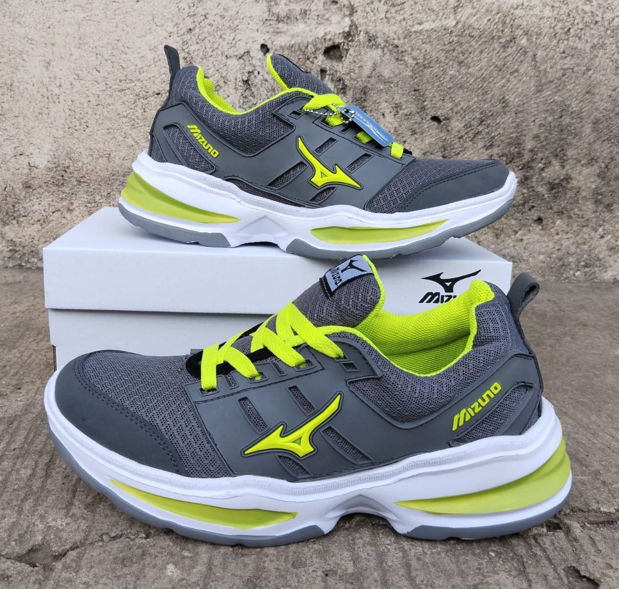 Sepatu Sneakers pria wanita terbaru, sepatu olahraga pria wanita murah, sepatu volley pria wanita murah, sepatu badminton pria wanita keren, sepatu jogging pria wanita, sepatu kerja pria, sepatu senam wanita Harga 80,921 rupiah*Gratis Ongkir