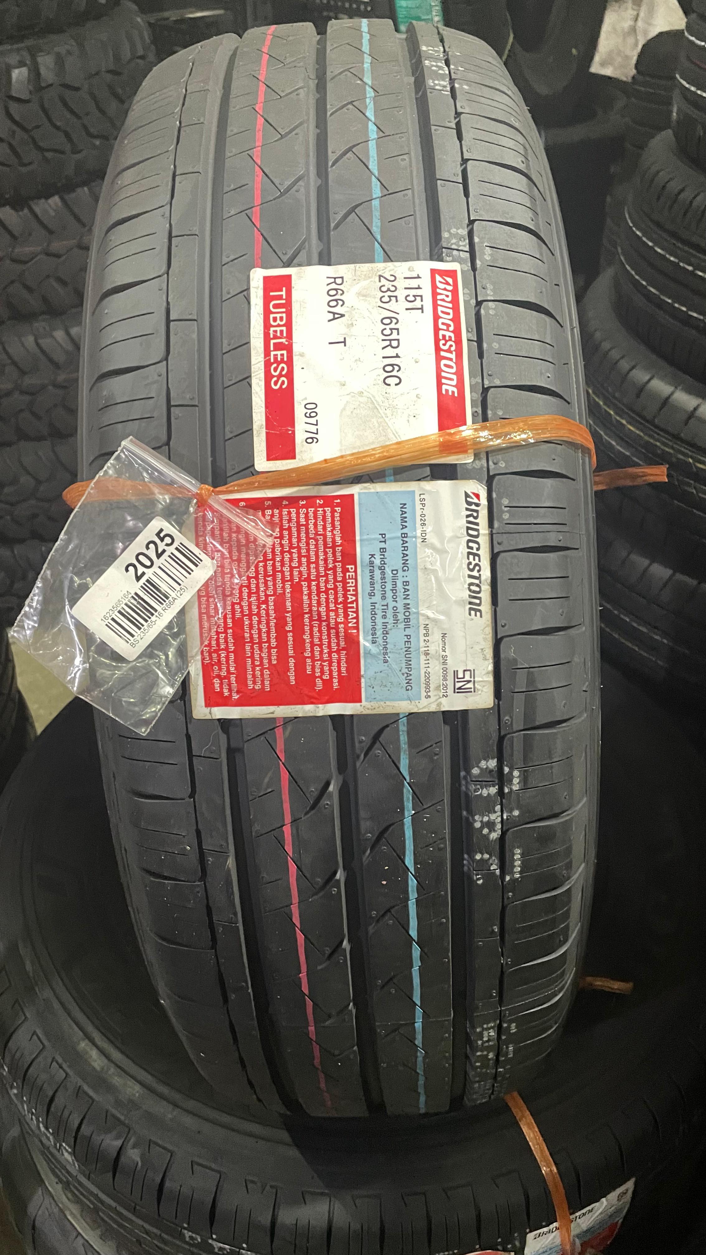 Bridgestone R66A 235/65 R16 – Premium Car Tires for Toyota Innova, Nissan Serena, Honda Cr-V, and Hyundai H-1 Harga 2,100,000 rupiah*Gratis Ongkir