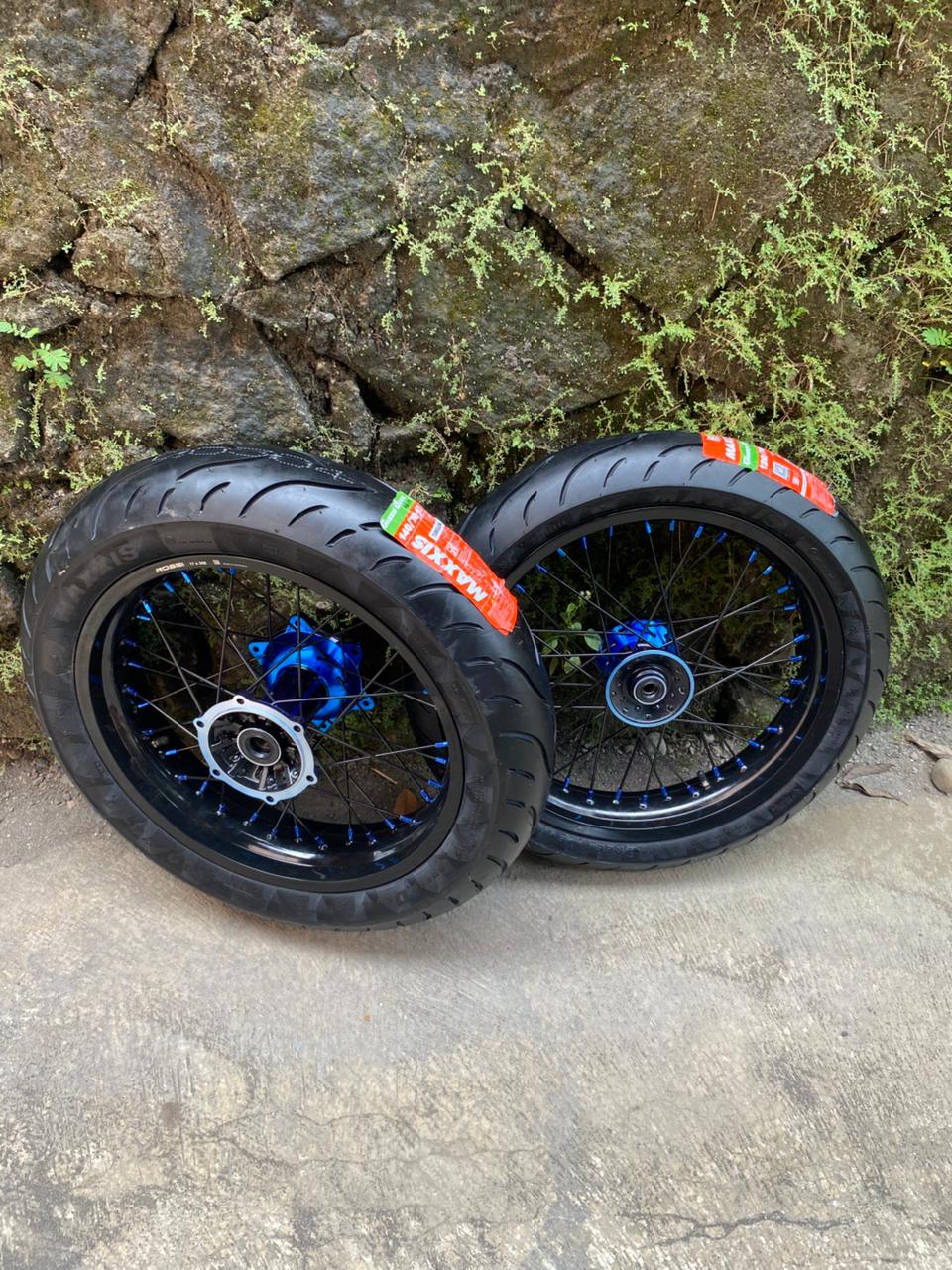 Velg Supermoto Yamaha WR 300/350 Wheelset SUMO WR155 Ban Maxxis Jumbo Ring 17 Harga 3,125,000 rupiah*Gratis Ongkir