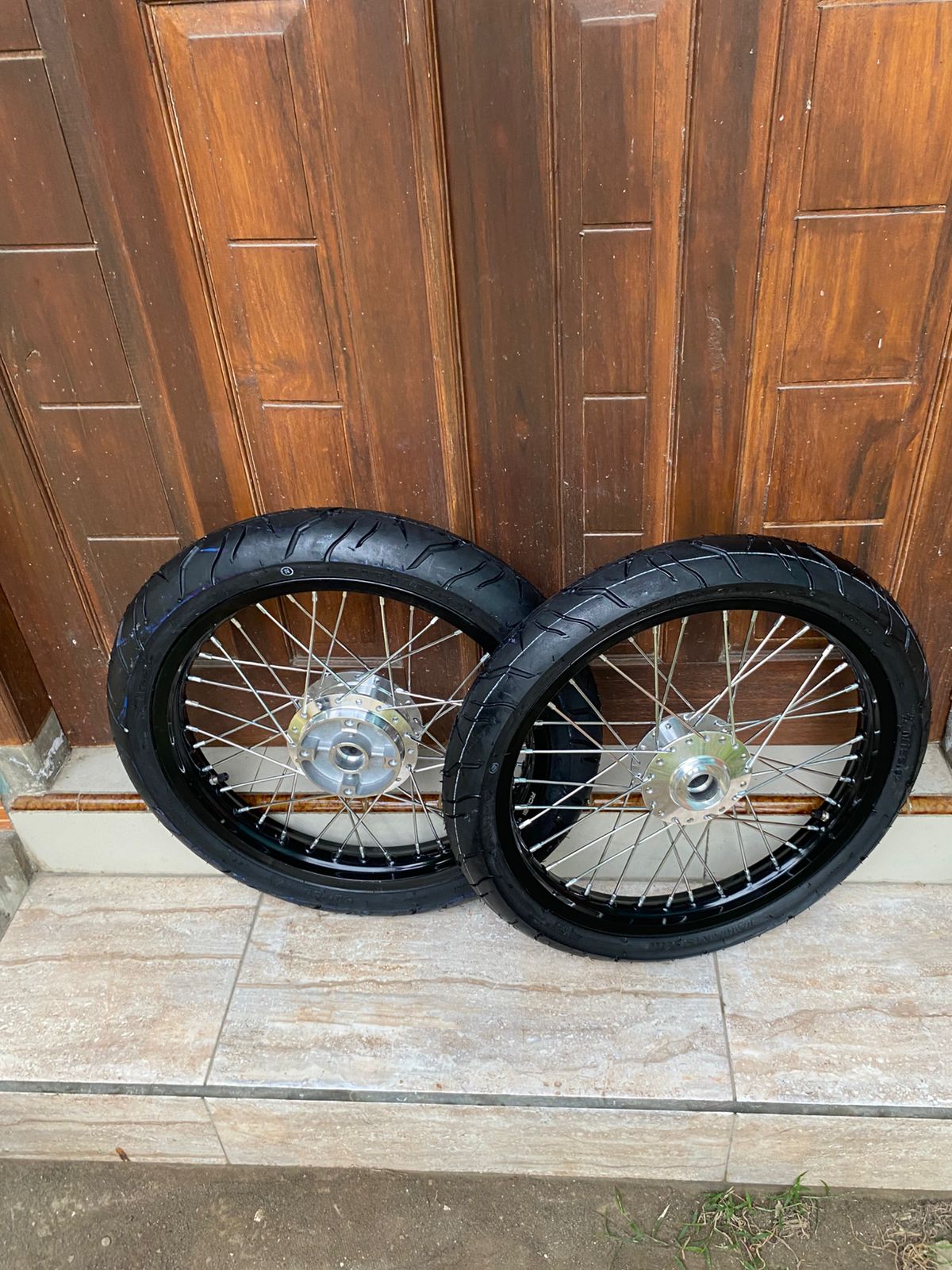 Paket Velg Jari Jari Vixion New 160/185 Ring 17 Ban Mizzle Baru PNP Vixion NVL / NVA / Vixion R Harga 1,595,000 Ringgit*Penghantaran Percuma