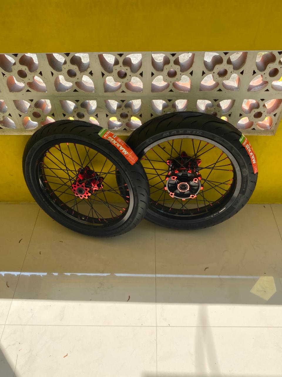Velg Semi Cacing CRF 215/250 Ban Maxxis Baru Ring 17 Wheelset SUREX CRF 150 L Murah Harga 2,525,000 Ringgit*Penghantaran Percuma
