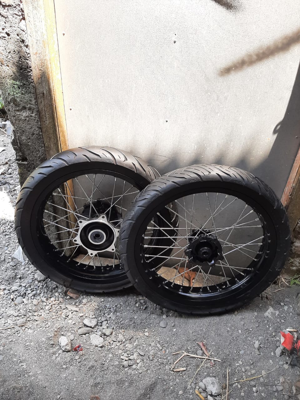 roda supermoto crf ring 17 ban sumo crf 150 l ukur 250 300 murah paket hemat Harga 1,850,000 rupiah*Gratis Ongkir