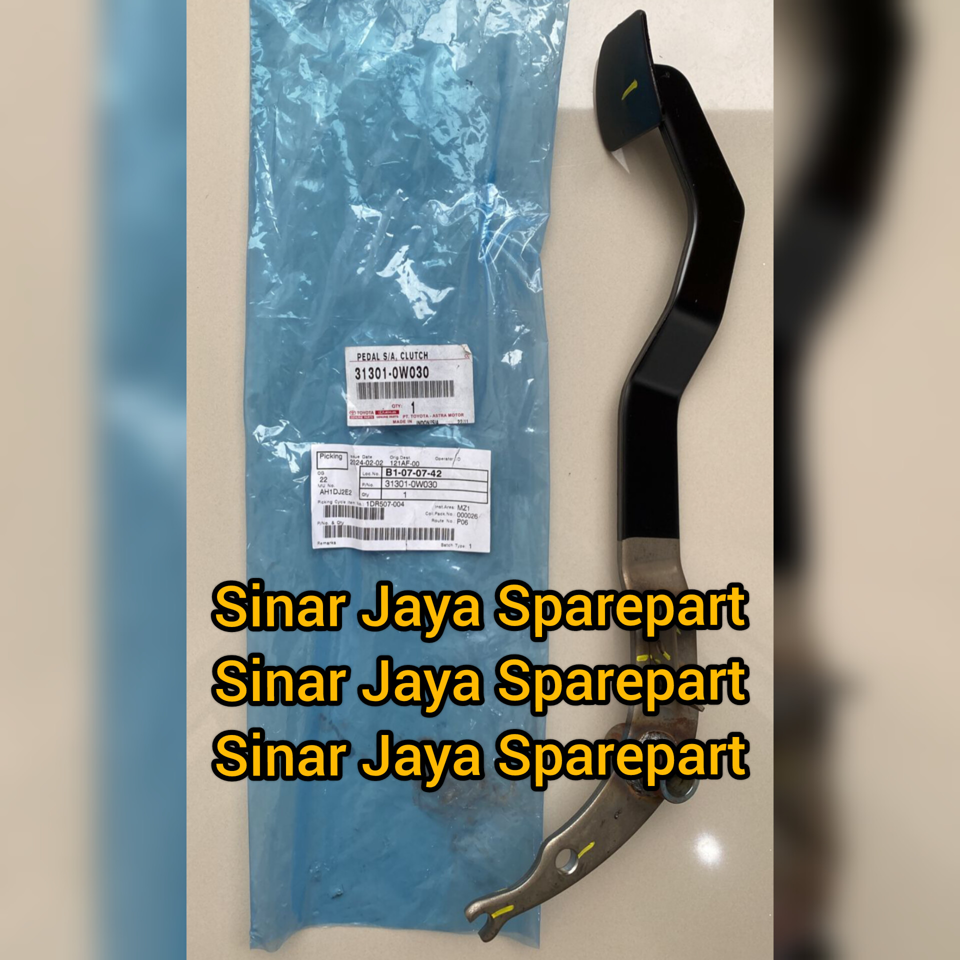 Pedal clutch or clutch pedal Toyota Dyna 110 115 125 Hino Dutro 110 125 original 31301-0w020/31301-0w030 Harga 325,000 rupiah*Gratis Ongkir
