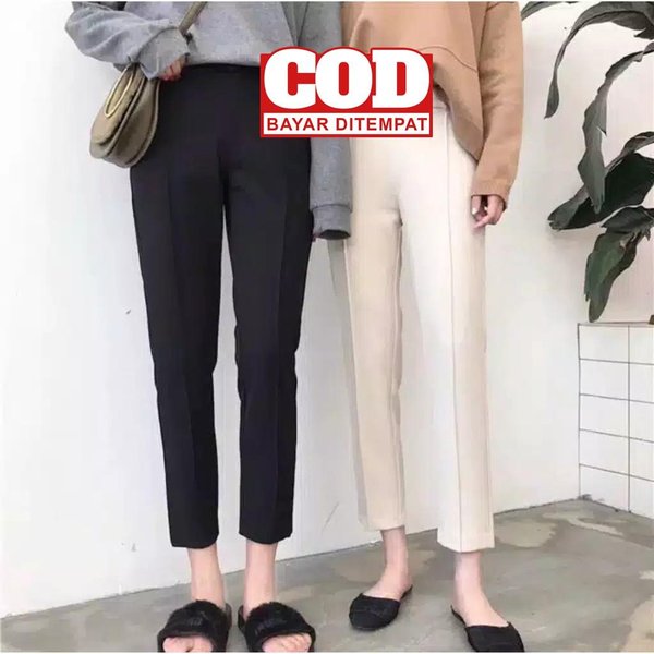 Yetuk qora tanli erkak erining oldida ayolni eshak bilan sikadi