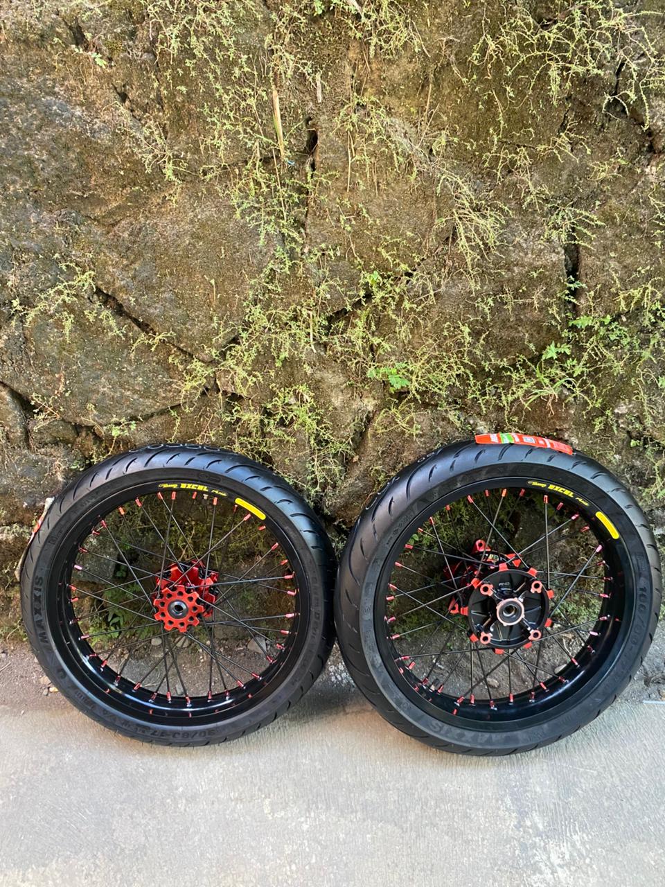 Velg Semi Cacing CRF 215/250 Ban Maxxis Ring 17 Custome Takasago Excel Asia Murah Harga  2,545,000 Ringgit*Penghantaran Percuma