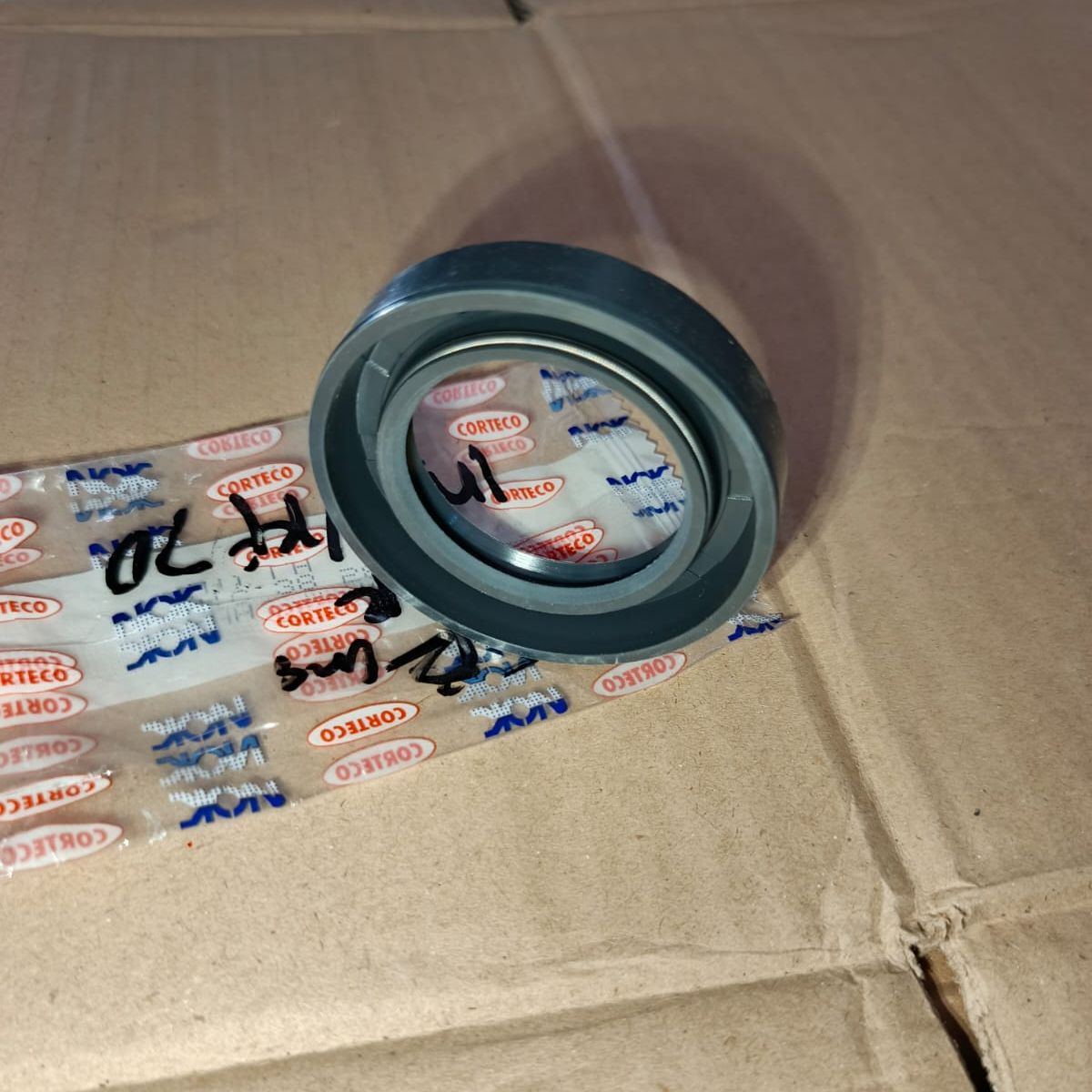 SEAL TRANSMISI BELAKANG TOYOTA INNOVA BENSIN/KIJANG KF 70 Harga 45,000 rupiah*Gratis Ongkir