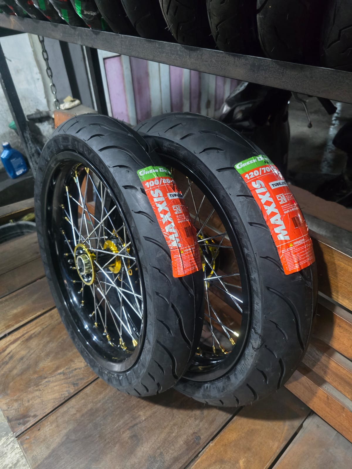 Supermoto KLX 300/350 Ban Maxxis Baru Ring 17 Wheelset Super moto D-Tracker 150 Series Murah Harga 2,780,000 Ringgit*Penghantaran Percuma