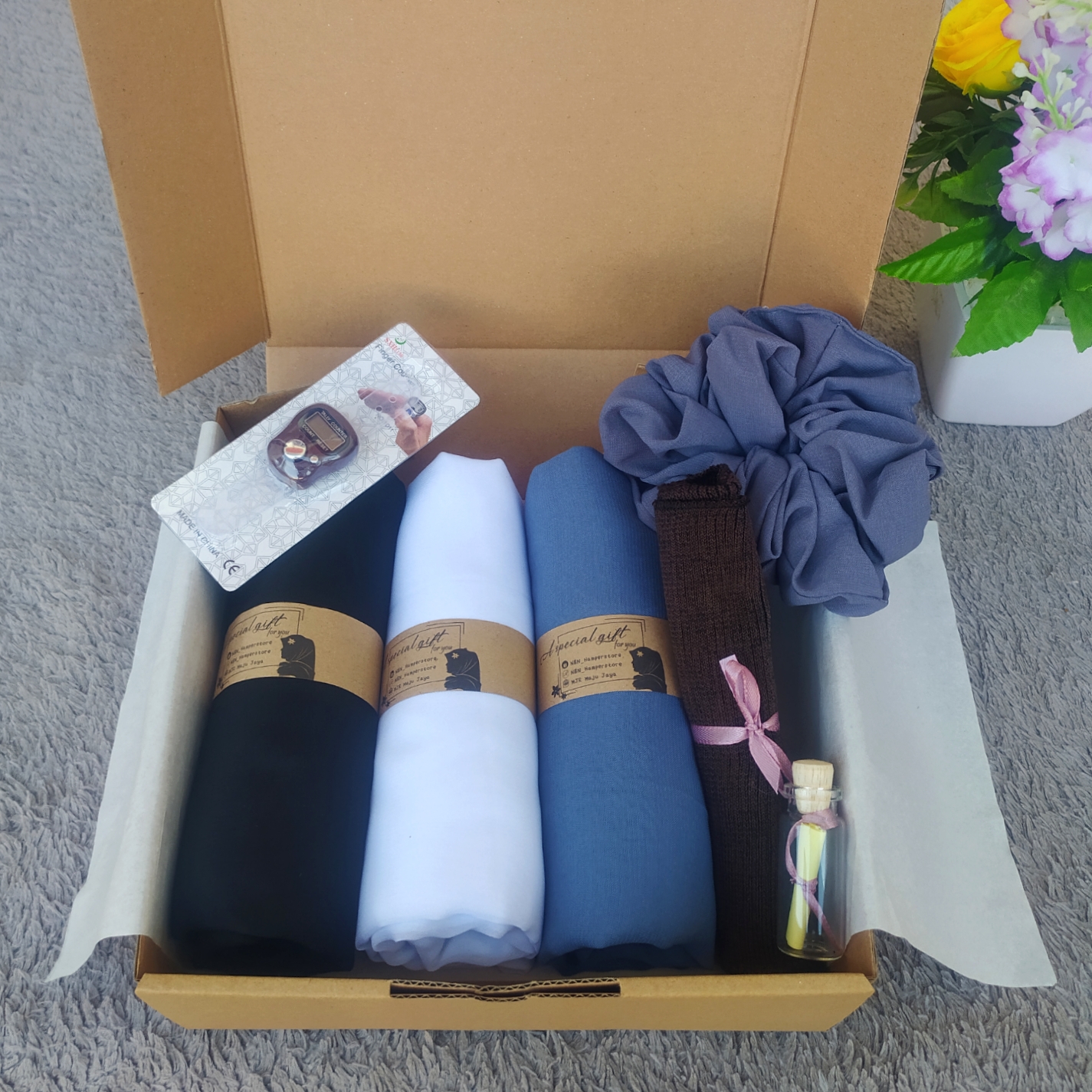 Hampers kado kerudung tasbih digital/hampers islami/cewek muslimah/ulang tahun/anniversary/wisuda