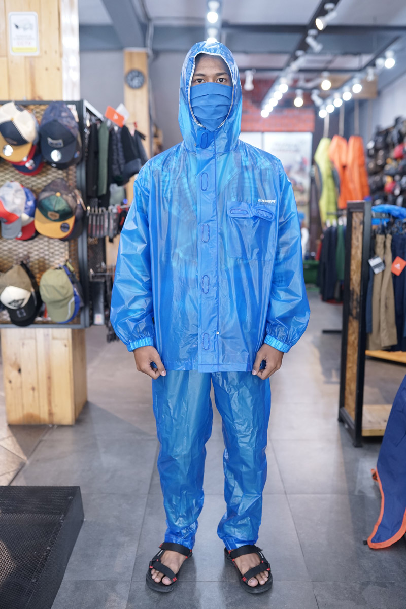 eiger riding maneuver rainsuit