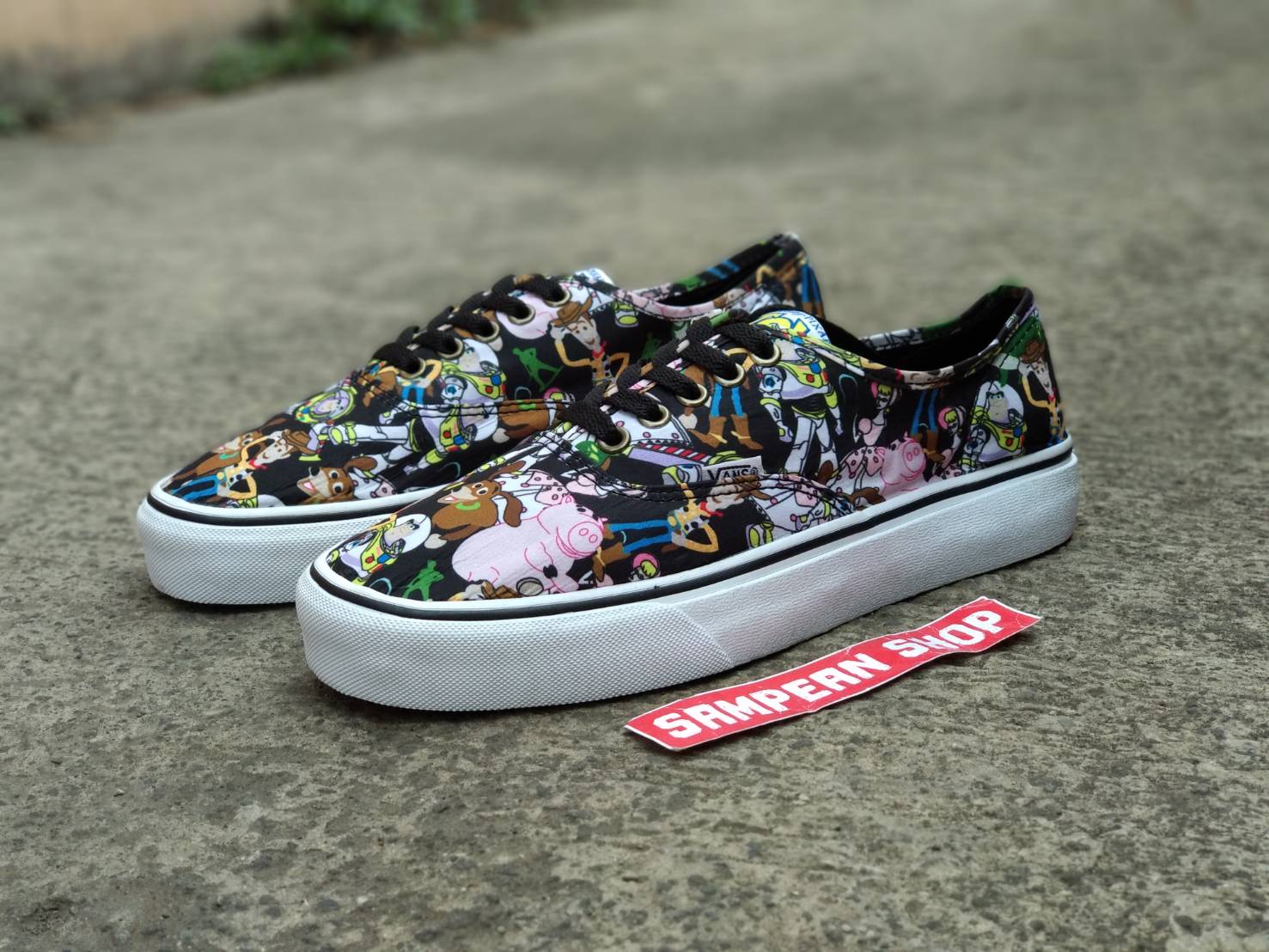 Gambar sepatu hotsell vans toy story