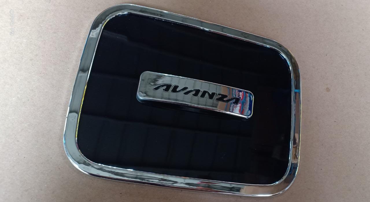 CE1-HYB- HANHH TANK COVER TOYOTA ALL NEW AVANZA TANK COVER AVANZA TUTUP BENSIN TOYOTA AVANZA GRAND NEW TUTUP BENSIN AVANZA GREAT NEW TUTUP TANGKI TOYOTA ALL NEW AVANZA TUTUP TANGKI ALL NEW AVANZA TUTUP TANGKI BENSIN HYBRID HITAM LOGO HITAM Harga 40,000 rupiah*Gratis Ongkir
