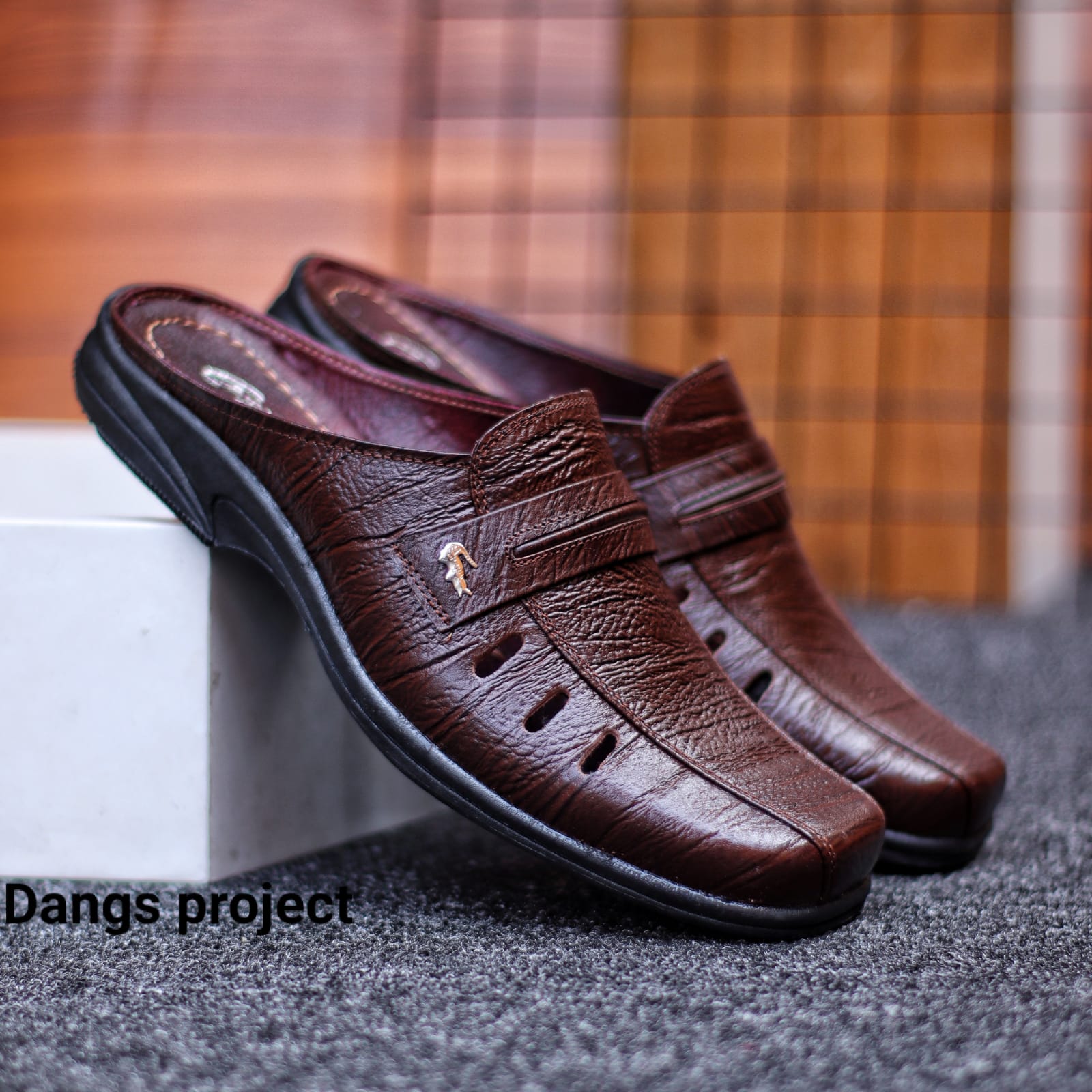 Sepatu Sandal Pria Kulit Sapi Formal Casual Kerja Kantor Sendal Sepatu Slop Selop Bustong Cow Leather Real Trendi – SL.01 Harga 109,000 rupiah*Gratis Ongkir
