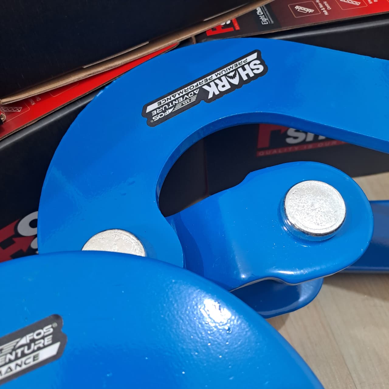 F-one shark FOS stud earrings G comfort per leaf standard rear Toyota Hilux Revo Rocco 2016-on original Harga 1,200,000 rupiah*Gratis Ongkir