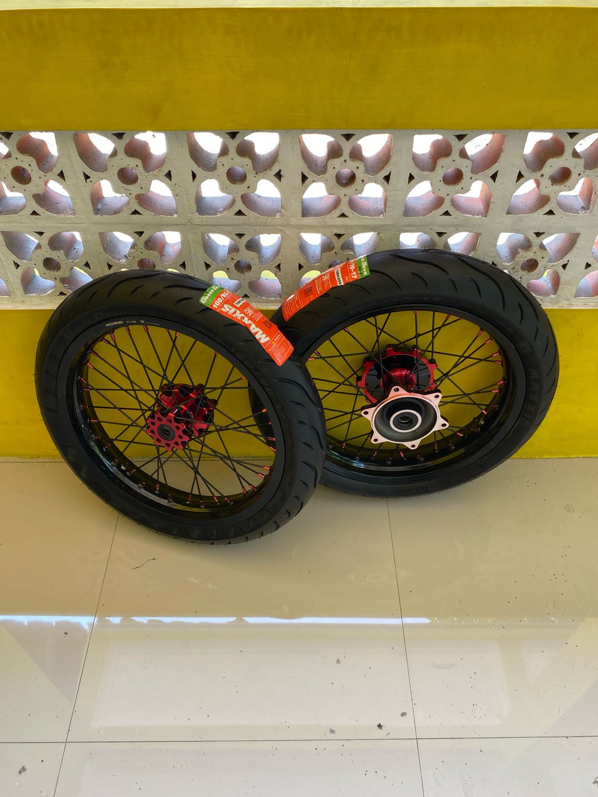 Velg Supermoto CRF Ban Maxxis Baru Ring 17 Wheelset Sumo Honda CRF 150 L Murah Giá 2,800,000 Đồng*Miễn phí vận chuyển