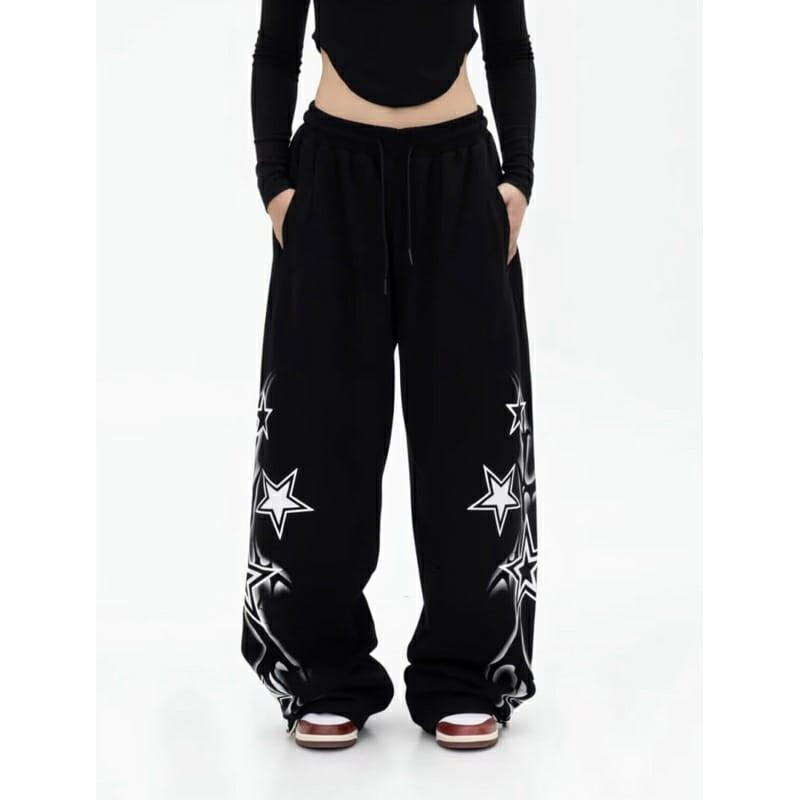 Afrikalik yosh ayollar yalangoch