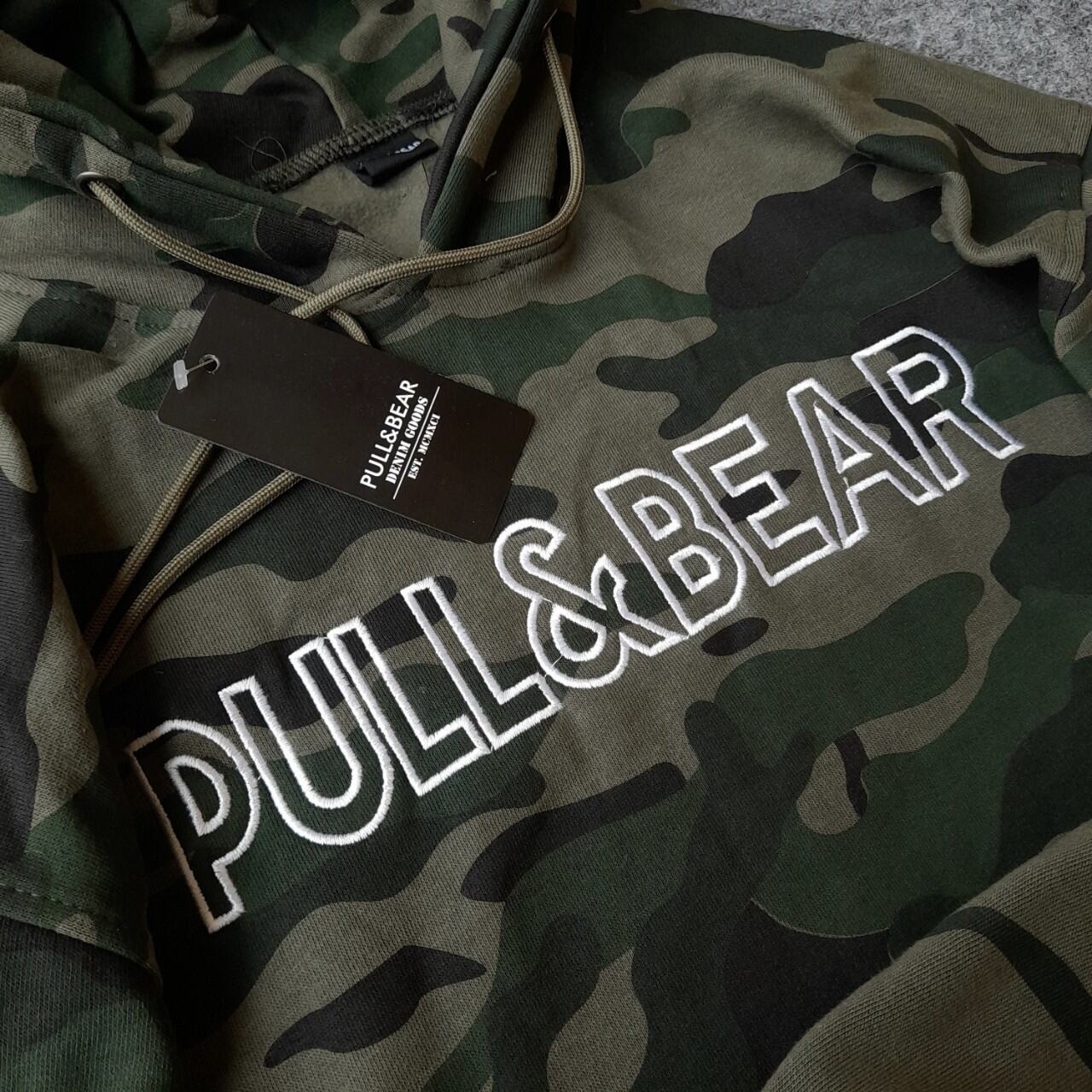 Harga hoodie pull hot sale and bear camo