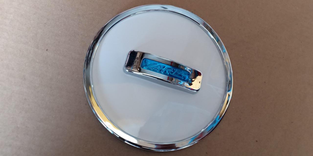 CE2-YFTRSA - TOYOTA GRAND ALL NEW YARIS TANK COVER HYBRID ALL NEW YARIS PUTIH LOGO BIRU TANK COVER GAN YARIS TUTUP TANGKI ALL NEW YARIS TANK COVER TOYOTA GAN YARIS TANK COVER YARIS PUTIH LOGO BIRU MODEL HYBRID Harga 57,500 rupiah*Gratis Ongkir